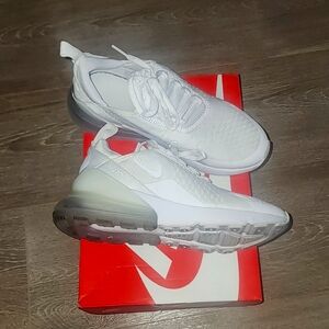 Nike Air Max 270 GS can fit women's size 7